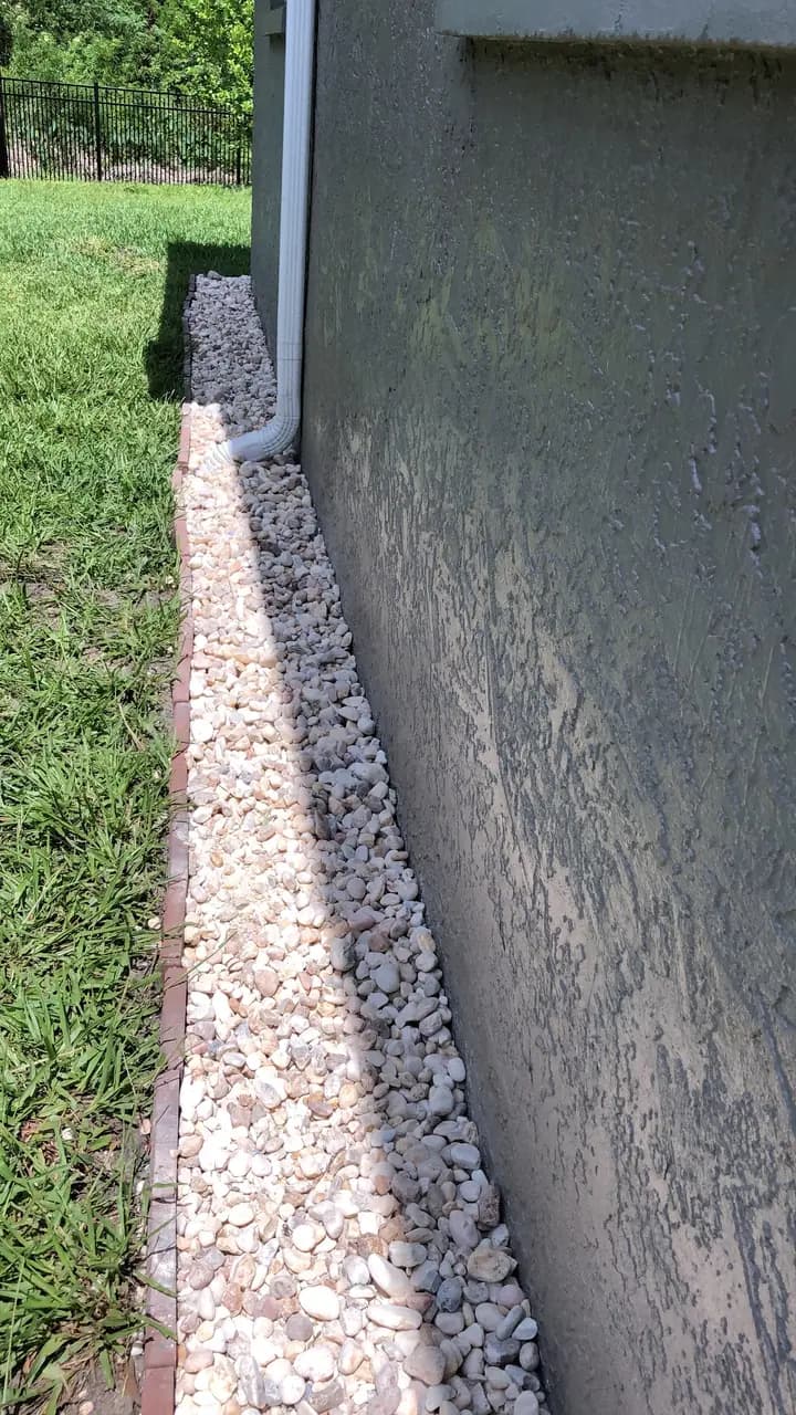 White rock strip along a home foundation